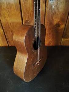 lot 27 image: Vega Tenor Ukulele