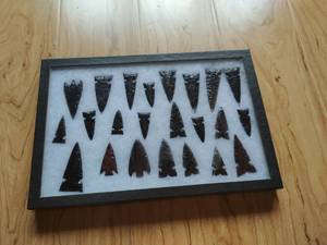 lot 36 image: Collection of Arrowheads