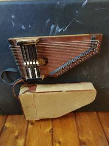 lot 6 image: Zimmerman Autoharp with Case