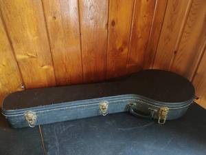 lot 50 image: Banjo Hard Case