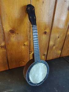 lot 78 image: Antique Ukulele Banjo
