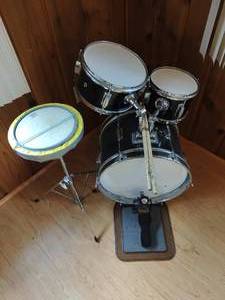 lot 79 image: Mini Drum Kit with Sticks and Practice Pad