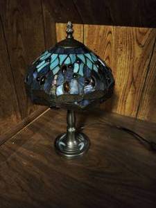 lot 97 image: Small Stained Glass Dragonfly Table Lamp