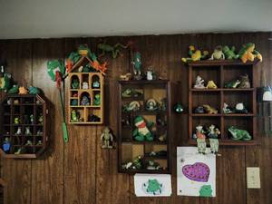 lot 99 image: Huge Collection of Frog Dcor