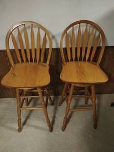lot 200 image: Two Barstools