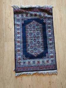 lot 265 image: Entry Rug