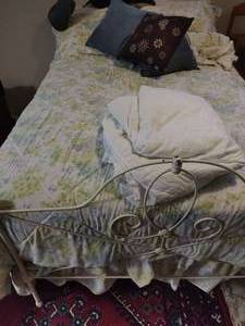 lot 308 image: Full Size Bed