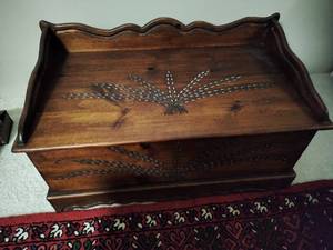lot 311 image: Vintage Blanket Chest