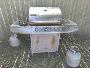 lot 324 image: Charmglow Gas Grill & Propane Tanks