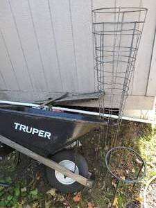 lot 338 image: Garden and Yard Supplies