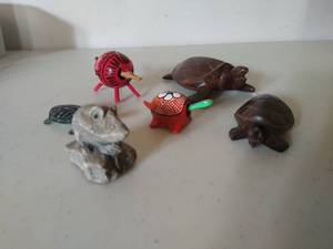 lot 160 image: Collection of animal dcor and figurines