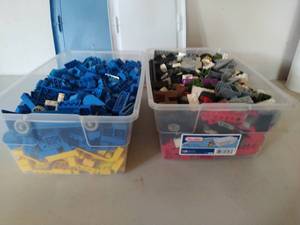 lot 165 image: Two bins of Legos