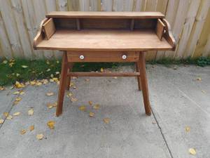 lot 170 image: Vintage desk