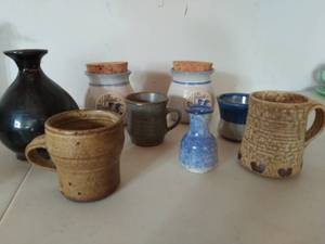 lot 178 image: Collection of pottery