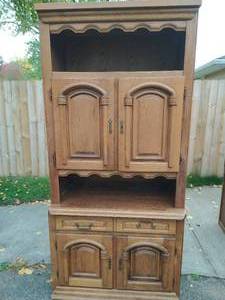 lot 101 image: Vintage Hutch Cabinet