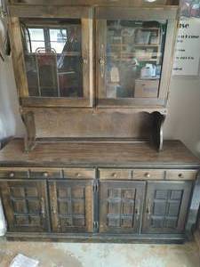 lot 102 image: Vintage Hutch Cabinet