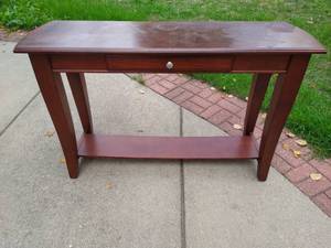 lot 109 image: Hallway Table