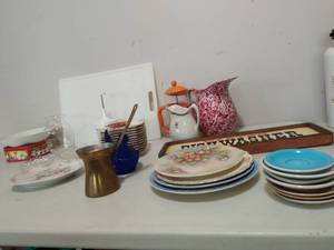 lot 123 image: Collection of Kitchen Items