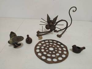 lot 127 image: Metal Dcor Items
