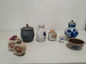 lot 131 image: Collection of Ceramic Pieces