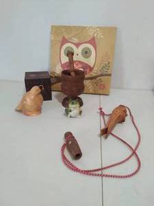 lot 133 image: Collection of wood dcor