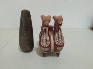 lot 135 image: Ceramic Art and Pestle