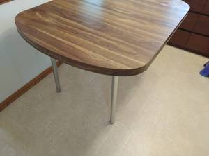 lot 400 image: Kitchen Table