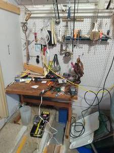 lot 403 image: Garage items