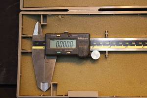 MITUTOYO 12 INCH DIGITAL DIAL CALIPER   INDUSTRIAL TOOLING