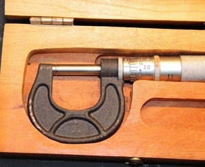 8.SCHERR TUMICO 1 INCH MICROMETER IN WOOD CASE USA   INDUSTRIAL TOOLING