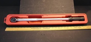 � DRIVE TORQUE WRENCH IN CASE FTLB   INDUSTRIAL TOOLING