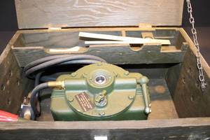 WRIGHT TOOL HP50 HYDRAULIC PUMP IN WOOD CASE