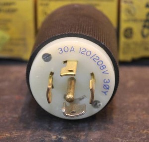 7 HUBBELL 2811 30 AMP 5 POLE 5 WIRE TWIST LOCK PLUGS