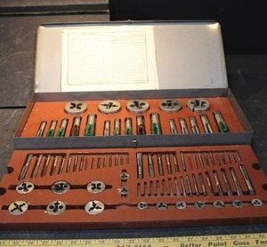 GILLER TAP & DIE SET