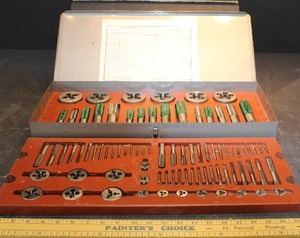 GILLER TAP & DIE SET