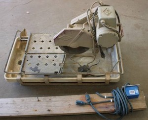 MK 10 TILE SAW WITH DIAMOND BLADE.