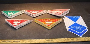 LOT OF 202 REFLECTIVE MARKERS