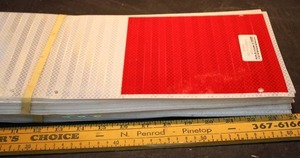 LOT OF 40 REFLECTIVE ARROW MARKERS