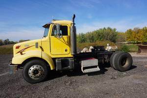 1998 Peterbilt Model 330 Semi Truck