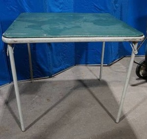 Folding table