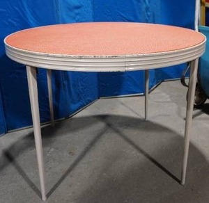 Folding table