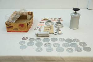 Cookie press and accessories