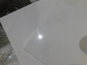 lot 32 image: 10 BOXES OF WHITE TILE 12 X 12 EACH BOX HAS 10 TILES.