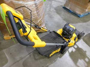 lot 54 image: DEWALT 21.5 in. 20-Volt MAX Lithium-Ion Cordless Battery Walk Behind Self Propelled Mower