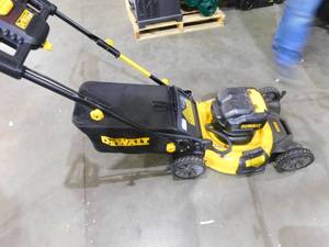 lot 55 image: DEWALT 21.5 in. 20-Volt MAX Lithium-Ion Cordless Battery Walk Behind Push Mower