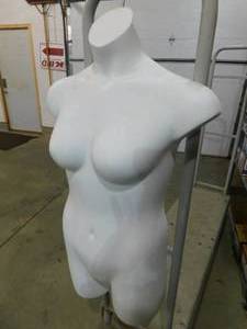 lot 5 image: Female Molded Shirt Mannequin
