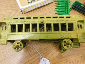 lot 15 image: Vintage Small Toy Lot