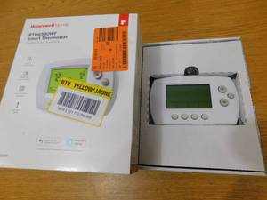 lot 30 image: Honeywell Home Wi-Fi 7-Day Programmable Smart Thermostat with Digital Backlit Display