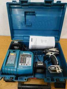 lot 36 image: Makita 18v Cordless Impact Driver with Batterys, Charger & Case.