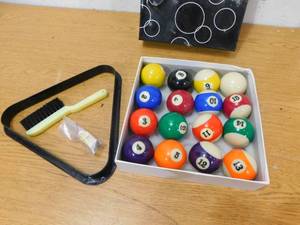 lot 39 image: Pool Ball set